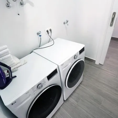 Salva Reina شقة *